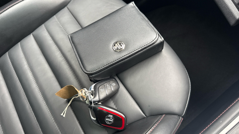 MG Hs 1.5 T-GDI Exclusive 5dr DCT Petrol Hatchback